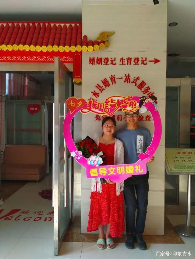 临时婚检站搬进婚姻登记中心_检查_新人_进行